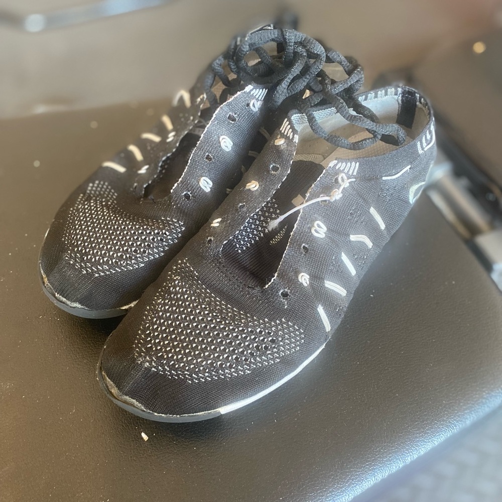 Infinity cheer shoes